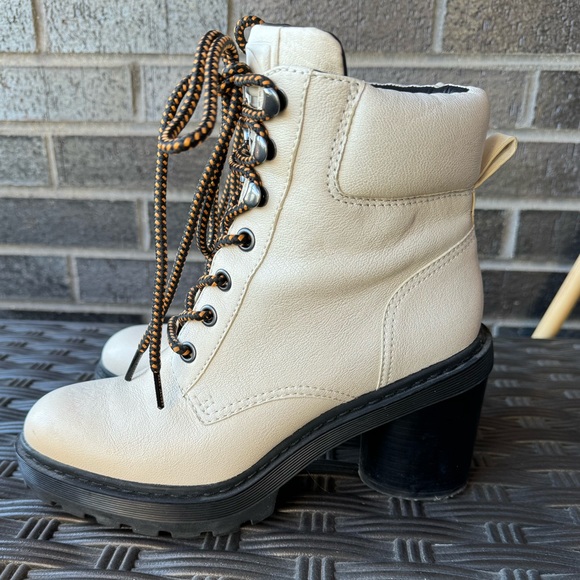 Boots - Picture 2 of 7